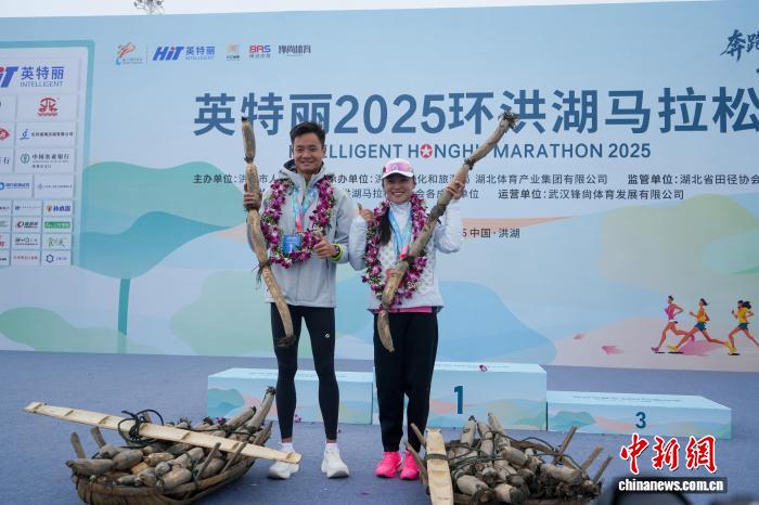 2025环洪湖马拉松开跑：男子全马冠军来自广东惠