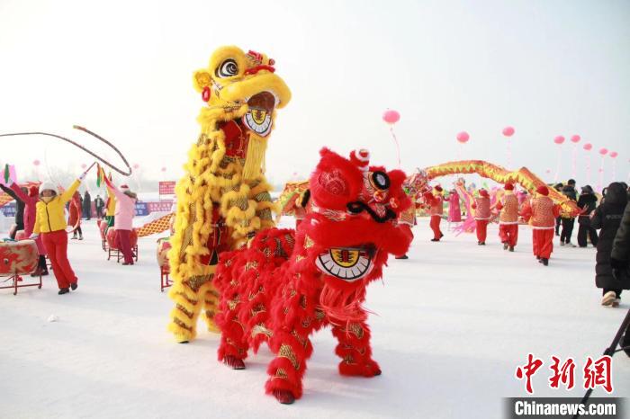 哈尔滨大众速滑赛开赛 吸引500余名速滑爱好者同