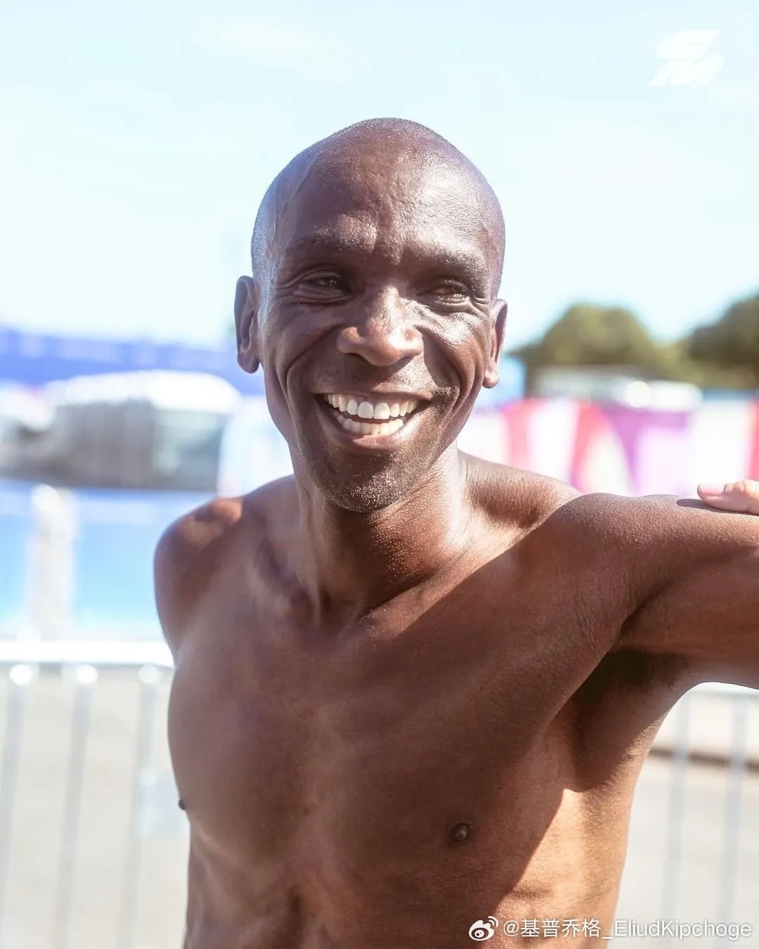 失去儿子的奥伦·斯马贾把痛苦转化为守护未来的