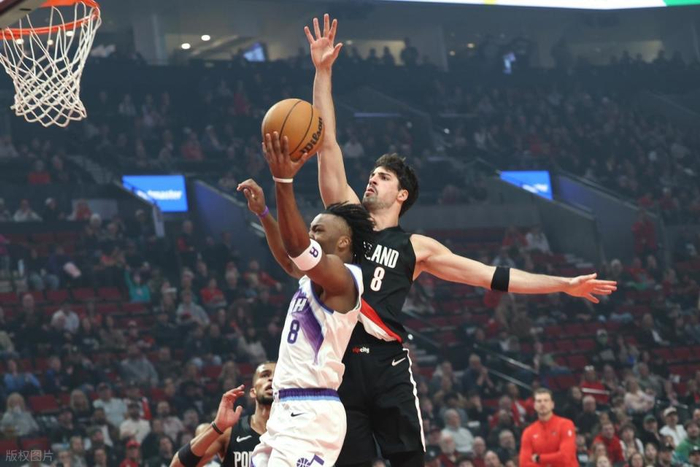 开拓者主场力克爵士 霍勒迪爆发助队逆转取胜