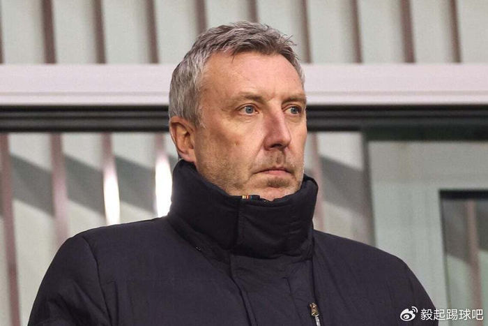 曼联夏窗中场补强计划：出售四将筹2亿引援双星