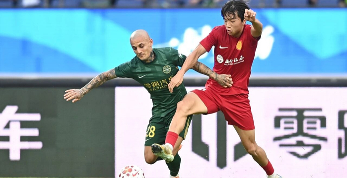 中超焦点战爆发争议事件 米特里策红牌离场引战